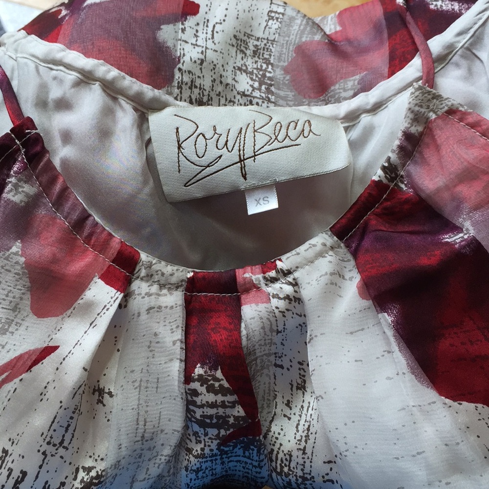 Rory Beca white 100% silk with Deep red flowers - Picture 5 of 7